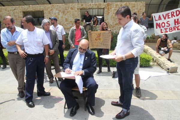 El acuerdo se firmó este miércoles a las 11.30 a. m. 