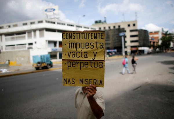 Resultado de imagen para imagenes de manifestaciones en venezuela no a la constituyente