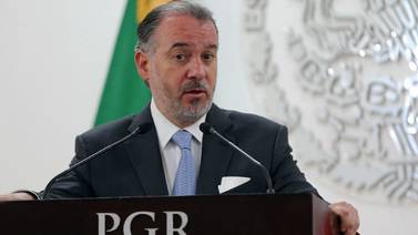Fiscal general de México tiene un Ferrari registrado en domicilio fantasma
