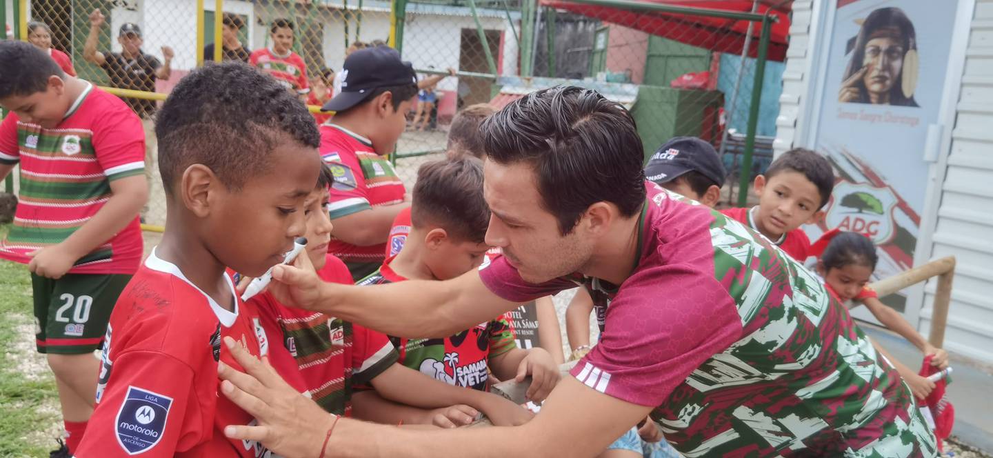 El partido entre Guanacasteca y Alajuelense genera expectativas hasta entre los más pequeños. Erick 'Cubo' Torres es muy querido en Nicoya.