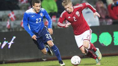 Dinamarca remontó ante Estados Unidos con un triplete de Nicklas  Bendtner