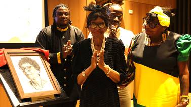 Marcelle Taylor declarada ciudadana de honor: ‘Pido al gobierno que vuelva los ojos hacia Limón’ 