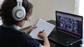 Sutel cuestionada por costo de 78.000 computadoras compradas para alumnos sin conectividad