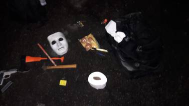 Tres adolescentes ingresaron con arma de fuego y máscaras a colegio para supuesto robo de examen