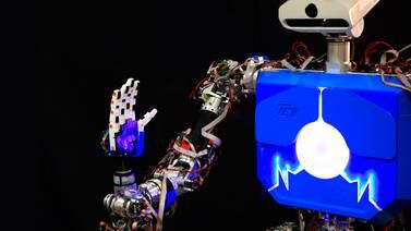 Científicos españoles programan un robot humanoide para hablar en lengua de signos