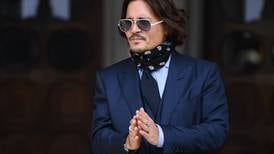 Extraño invade casa de Johnny Depp; se toma una ducha y se prepara un trago