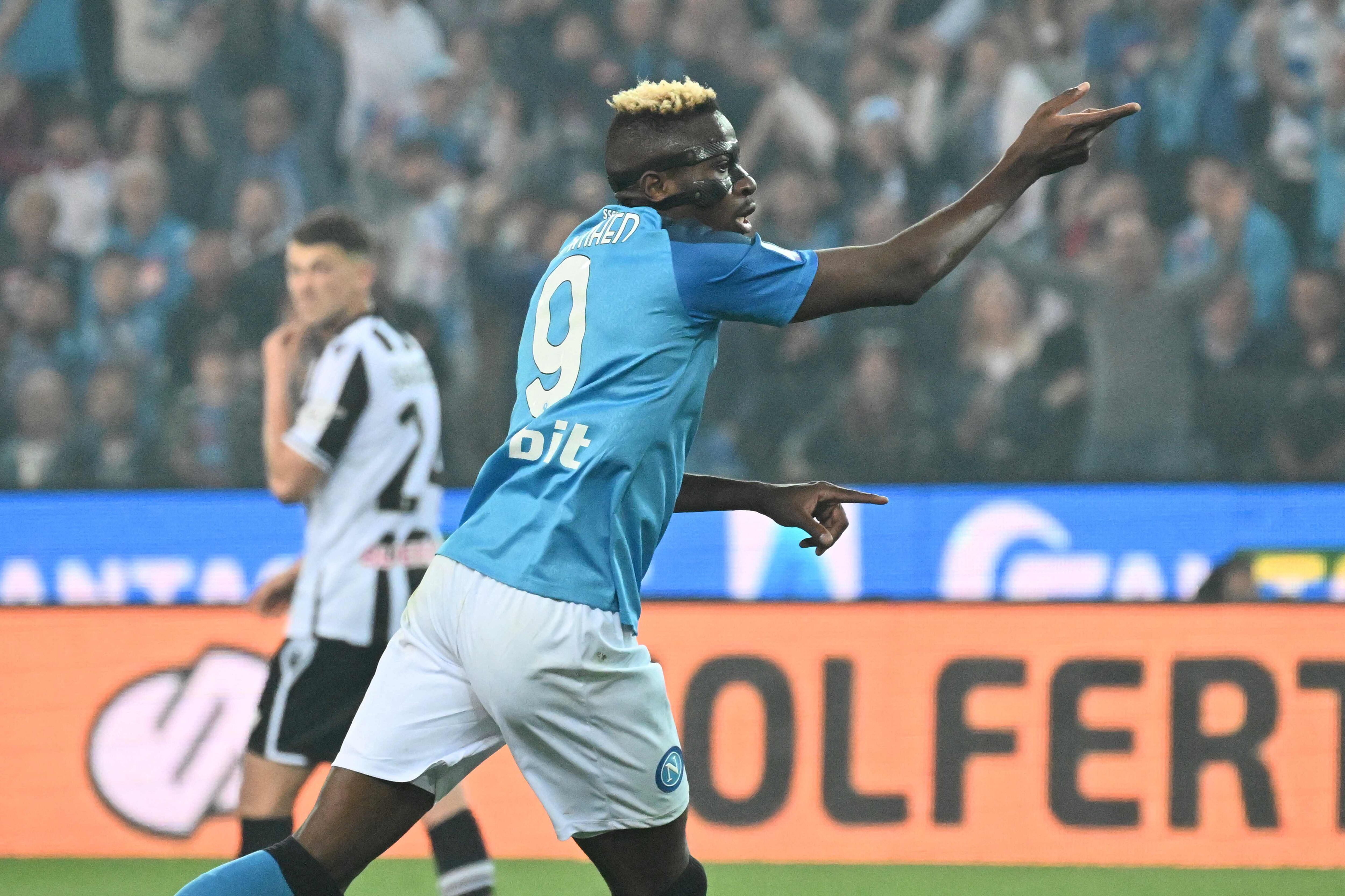 El nigeriano Victor Osimhen, goleador del Nápoles, volvió a hacer contacto con la red. Anotó el gol del empate ante Udinese y el Nápoles es campeón en la Serie A.
