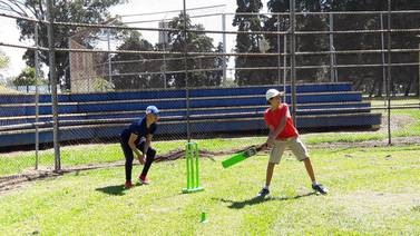 Cricket resucita en escuelas y colegios de Costa Rica