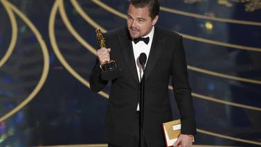 Leonardo DiCaprio casi olvida su Óscar en fiesta de celebración