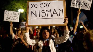 Policía investiga ADN hallado en departamento del fiscal Alberto Nisman