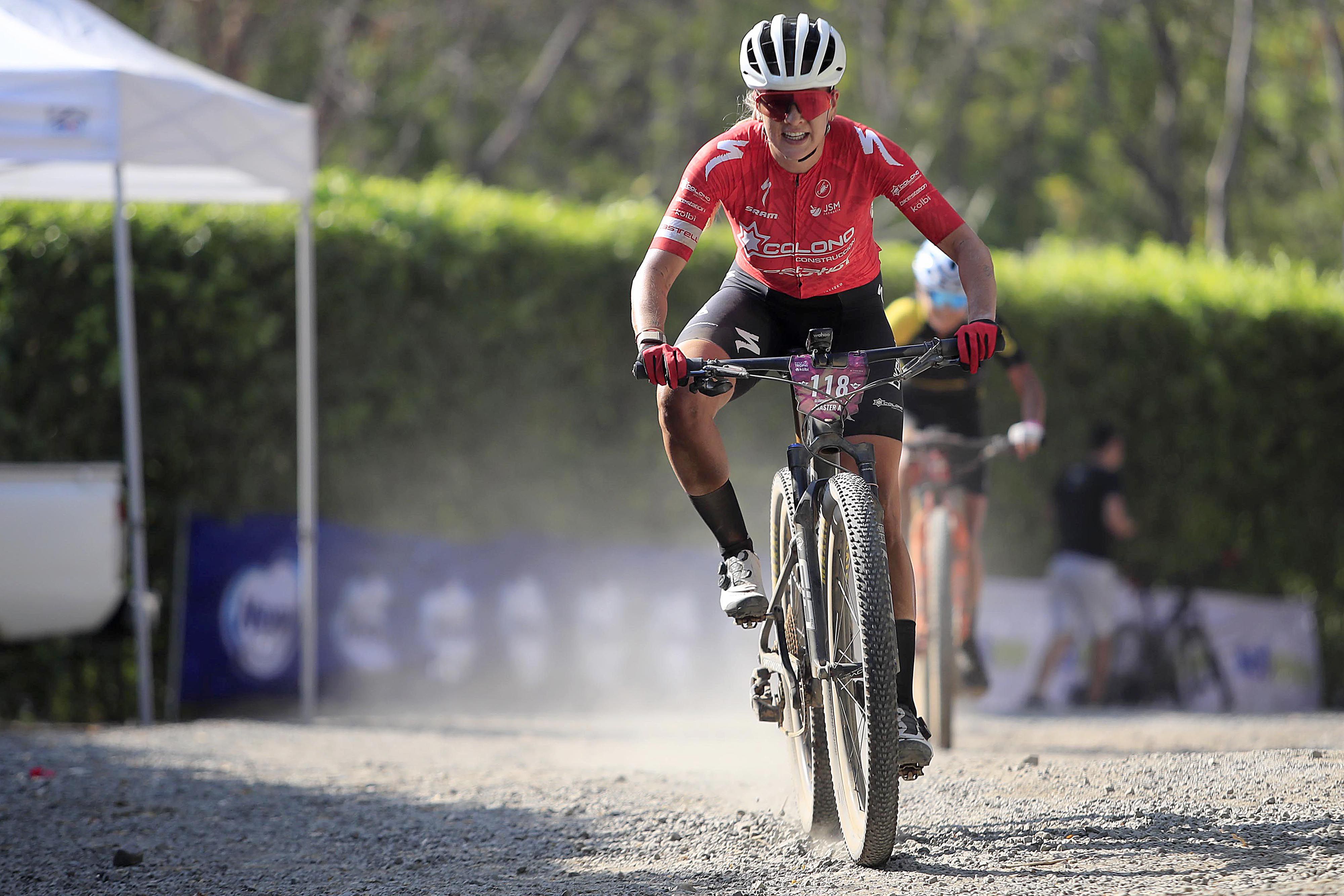 Gloriana Quesada, del equipo Bikestation Kölbi, ganó la categoría Máster A de la competencia de ciclismo de montaña Kivelix Kölbi Trophy 2024, la cual es exclusiva para mujeres y que se realizó en marzo pasado, en Reserva Conchal, Guanacaste.