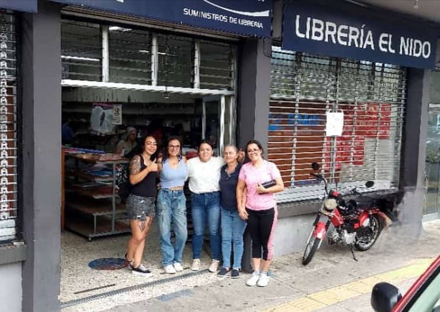 Jessica, Priscilla, Isabel, Ana Leticia y Karla eran las cinco colaboradoras que trabajaban actualmente y cerraron este sábado la tienda.