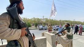 Talibanes impiden acceso al aeropuerto de Kabul de afganos, afirma Alemania
