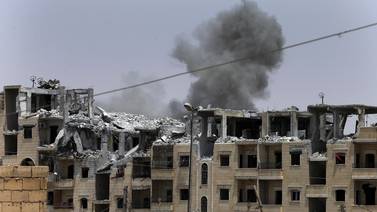 Decenas de civiles muertos en ataques de la coalición en ciudad siria de Raqa
