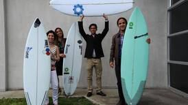 Científicos mejoran tabla de surf hecha en Costa Rica para que sea más amigable con el ambiente