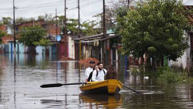 Crecida del río Paraguay obliga a evacuar a 20.000 personas en ese país