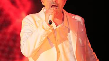 Miguel Bosé calentará los Latin American Music Awards