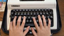 Espionaje electrónico resucita máquina de escribir y bolígrafos en Rusia