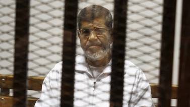 Expresidente de Egipto Mohamed Mursi muere durante audiencia en tribunal