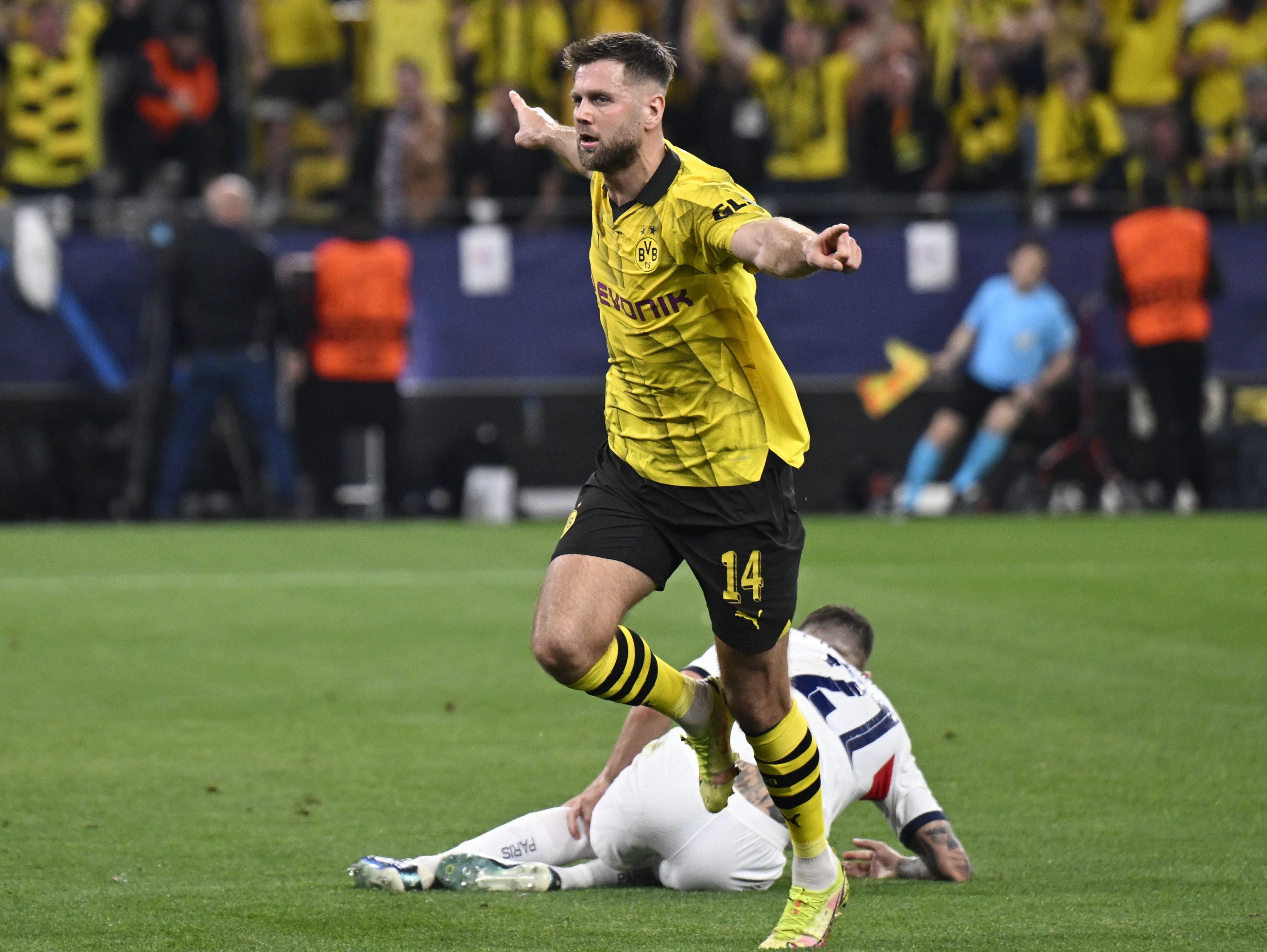 Niclas Füllkrug, la torre de 1,89 metros del Dortmund, fue un dolor de cabeza para la zaga del PSG y aseguró la victoria para su equipo.