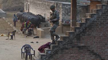 Al menos once muertos y 20 heridos en ataque a base de Fuerzas Aéreas indias