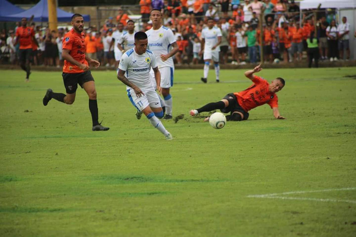 Escorpiones se vio sorprendido, pero reaccionó en los penales y superó a Quepos Cambute, en el estadio Finca Damas, en los cuartos de final de la Liga de Ascenso.