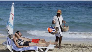          Estados Unidos   suaviza los requisitos  para realizar       viajes y comercio con Cuba