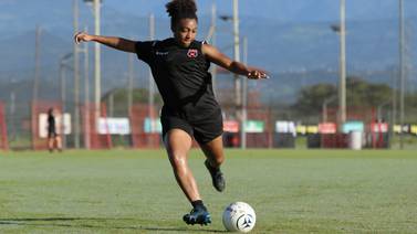 Equipo de fútbol femenino de Alajuelense promete luchar hasta el final