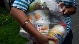 Venezolanos se surten de productos por temor a sufrir una escasez