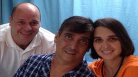 Guillermo Dávila sube foto en la que se ve recuperado tras una neumonía