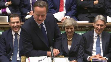 David Cameron recomienda a Theresa May permanecer cerca de la Unión Europea