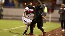 Celso Borges se echó a Alajuelense al hombro en semifinal contra Saprissa