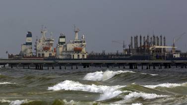 Primer buque petrolero de Irán llega al puerto de una de las principales refinerías de Venezuela