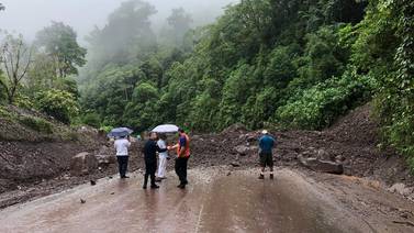 Deslizamiento por lluvias provoca cierre parcial en el cerro de la Muerte