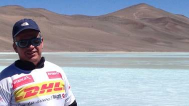  Warner Rojas define la ruta más segura de ascenso el volcán Walter Penck en Argentina