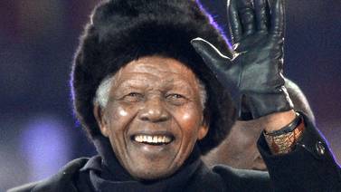 Salud de Nelson Mandela sigue sin cambios, continúa en estado grave