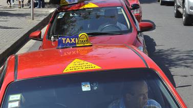 Congresistas envían plan sobre taxis a la Sala Constitucional