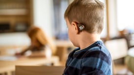 Nuevo dispositivo promete solucionar problemas auditivos sin necesidad de cirugías
