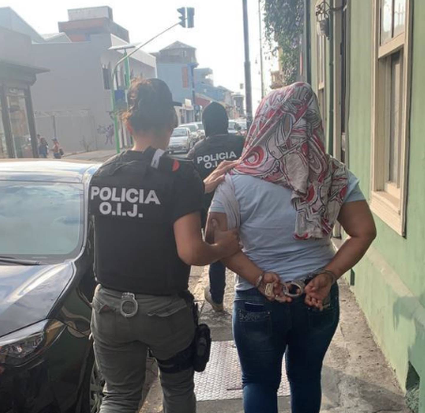 El uso de pensiones josefinas para ofrecer servicios sexuales está en la mira del OIJ. Una mujer fue detenida en avenida 7 de San José. Foto: Cortesía OIJ.