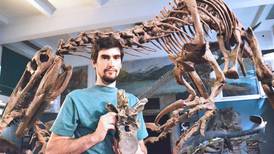 Científicos hallan fósil de dinosaurio que medía 10 metros y pesaba cinco toneladas en Argentina