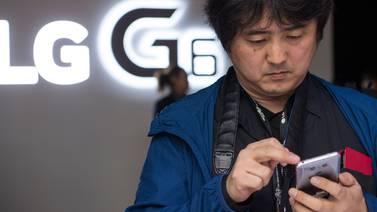 LG presenta el nuevo celular G6 y dice que aprendió de los problemas de Samsung con el Note 7