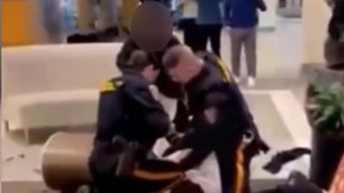 Indignación en Estados Unidos tras video en que policías atacan a joven afroamericano durante pelea