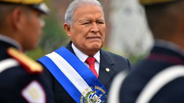 Juez salvadoreño ordena detener al expresidente Sánchez Cerén