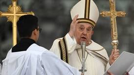 Papa Francisco hace llamado a la paz en su homilía de Pascua