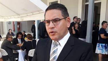 Fabricio Alvarado defiende proyecto que castigaría ejercicio ilegal de la peluquería y la mala praxis