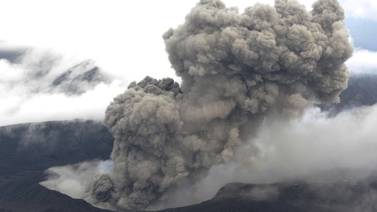 Erupción del volcán Monte Aso obliga a cancelar vuelos en Japón