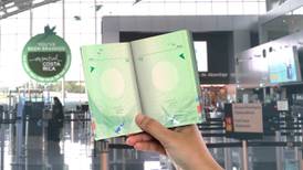 Diseñador gráfico de pasaporte biométrico es el primero en solicitarlo