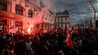 Recrudecen protestas contra la reforma de pensiones de Macron en Francia 