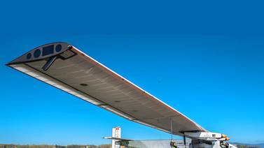 Avión solar hace primer vuelo de prueba con éxito