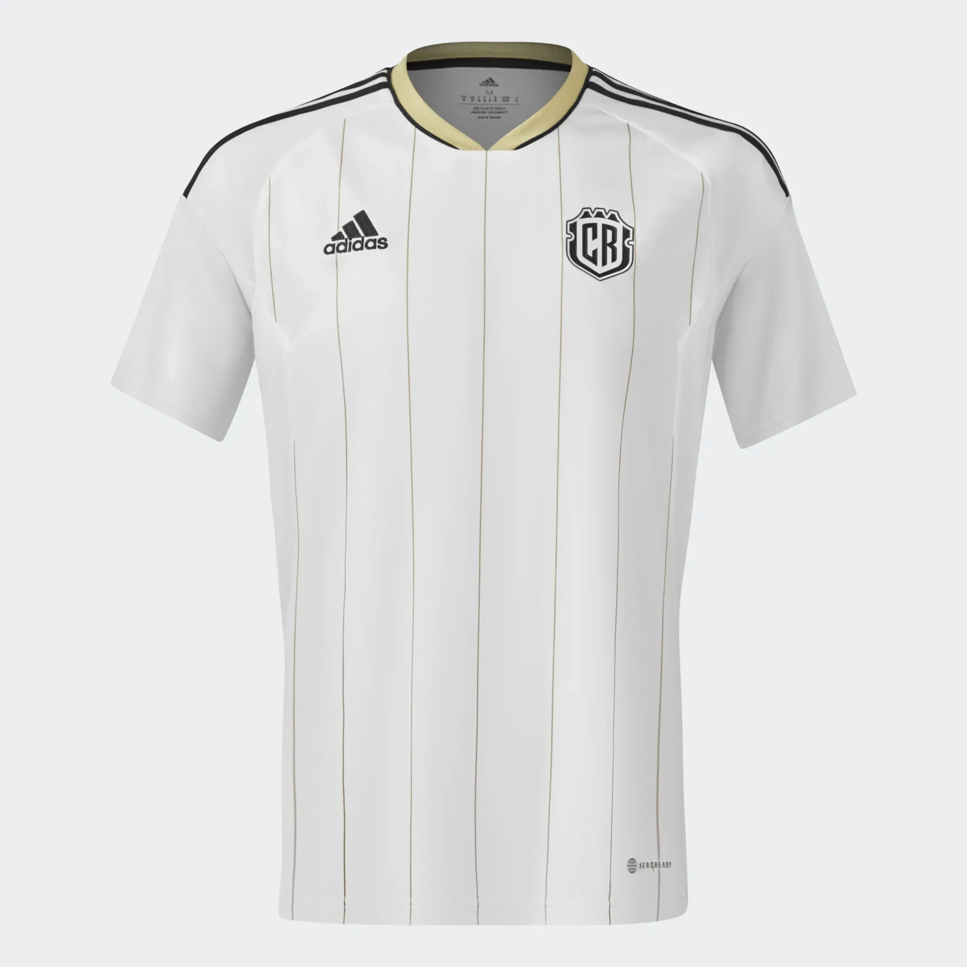 La camiseta de visita que Adidas diseñó para Costa Rica tiene al blanco como protagonista y sobresalen líneas delgadas en dorado, así como los tres ribetes de la marca en negro.